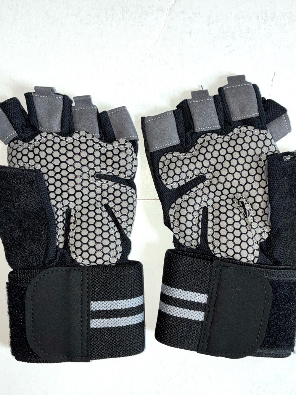 Weight Lifting Gloves— Brand New Never Used/Black and Gray/Extra Large